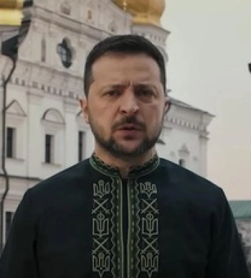 Зеленський привітав українців із Великоднем: що означають символи на вишиванці президента