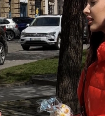 Співачка Shadu в центрі Львова довела до сліз бабусю