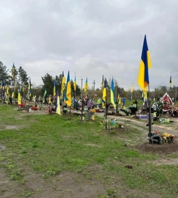 Заробляв на похованнях загиблих Героїв: посадовця КП Полтавської міськради викрили на хабарництві