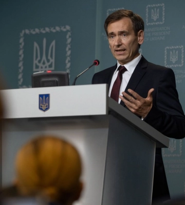 РФ с первых дней войны бьет по «центрам принятия решений» — нардеп