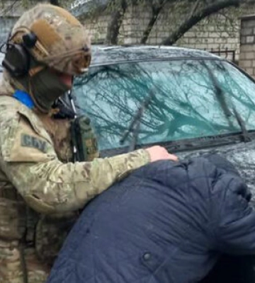 Допомагав окупантам перекидати військові ешелони в Україну: СБУ затримала колишнього &quot;начальника вокзалу Херсон&quot;. ФОТО