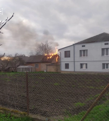 Поблизу Львова горіла господарська будівля