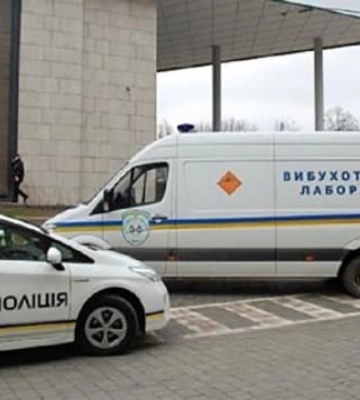 Навчальні заклади, ТЦ та суди: у Дніпрі вчора «замінували» сотні будівель