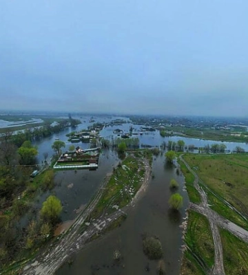 Велика вода на Київщині: рятувальники показали підтоплення з висоти пташиного польоту, фото