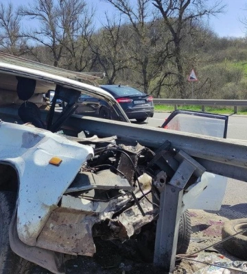 Під Полтавою автомобіль влетів у дорожній відбійник: водій загинув