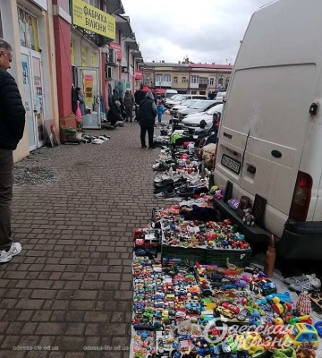 Рядом с Привозом вырос «самостоятельный» рынок (фоторепортаж)