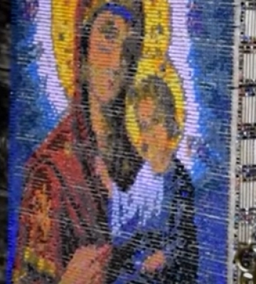 Волинські воїни взяли на фронт унікальну Божу Матір з сірників (відео)