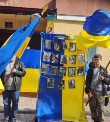 У Дмитрівці попрощались із загиблим під час теракту в Оленівці азовцем 