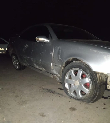 На Одещині водій Mercedes зніс паркан і втік з місця ДТП, - ФОТО