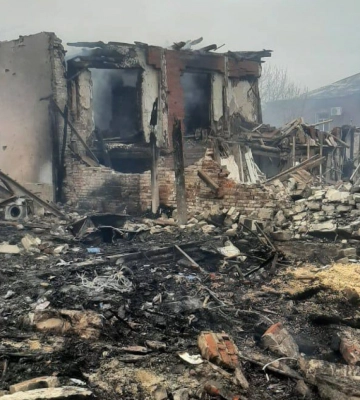 В Волчанске под завалами обстрелянного строения нашли тела двух погибших