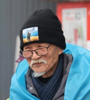 Японець, який 9 місяців жив у метро Харкова, відкрив заклад з безкоштовними обідами