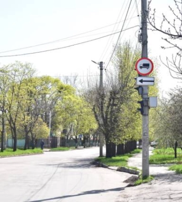У Кропивницькому на вулиці Київській встановили нові дорожні знаки
