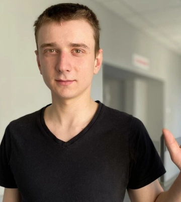 П’ять годин пришивали пальці: у Львові врятували руку хлопцю, який постраждав на роботі