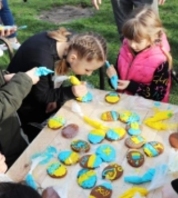 На Великдень у Вараші розважались і збирали гроші та паски для захисників ФОТО