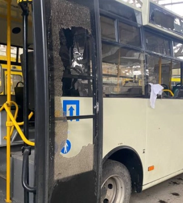Росіяни обстріляли автобусний парк у Херсоні