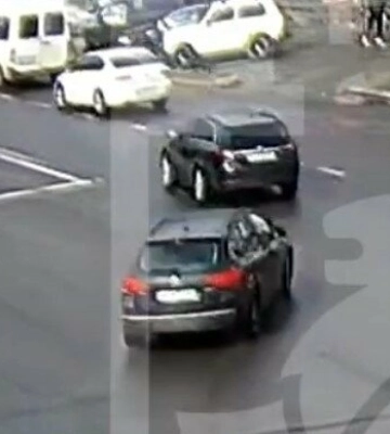 ДТП у Львові: велосипедист &quot;приліг&quot; на автівку поруч, - ВІДЕО