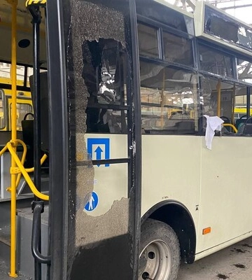 Росіяни обстріляли автобусний парк у Херсоні