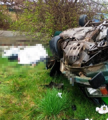 При зіткненні інкасаторського буса з легковиком у Гайсинському районі загинули троє людей
