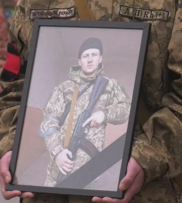 Попрощалися лише у річницю смерті: у Полтаві провели в останню путь захисника Едуарда Єфименка