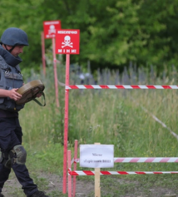 Піротехніки ДСНС розмінували вже три тисячі гектарів території Миколаївщини