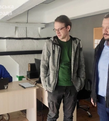 Як у Дніпрі працює Гаряча лінія для постраждалих внаслідок війни: номер телефону