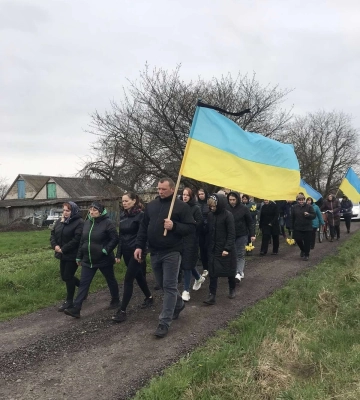 Біля Луцька навколішки зустріли Героя Анатолія Новака