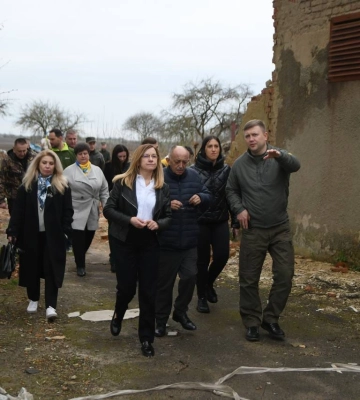 Поляки побували на місці ракетного удару на Рівненщині