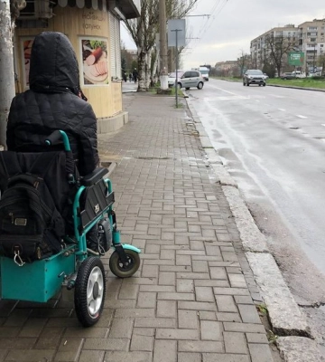 Заіржавів пандус або немає ключа від нього. Як у Миколаєві облаштований громадський транспорт для людей з інвалідністю