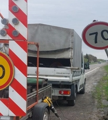 На дорогах Волині завалюють старі та ставлять нові дорожні знаки 