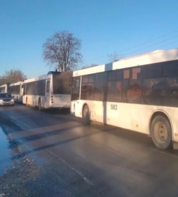 Оккупанты уже завезли в Мелитополь автобусы для эвакуации?