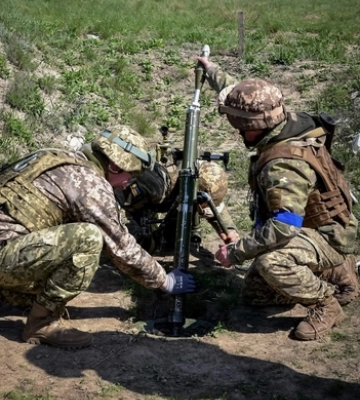 Найзапекліші бої йдуть за Бахмут та Мар’їнку, – Генштаб