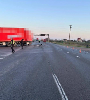 У Рівненському районі внаслідок зіткнення двох авто загинула водійка легковика
