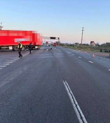 У Рівненському районі внаслідок зіткнення двох авто загинула водійка легковика