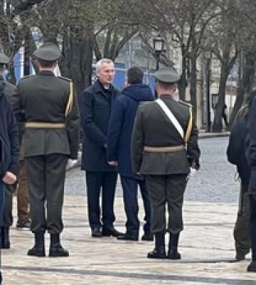 До Києва приїхав Єнс Столтенберг: перші фото генсека НАТО