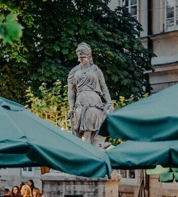 У Львові на літніх майданчиках дозволили продаж алкоголю