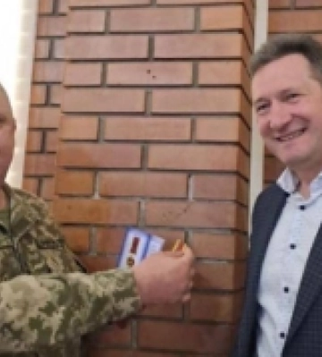 Захисники України відхначили ректора ВНУ пам’ятною медаллю