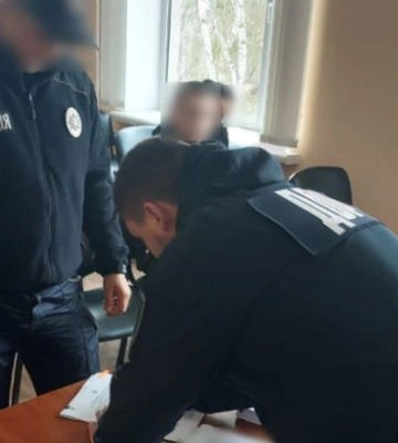 В Хмельницкой области 6 полицейских около двух часов издевались над задержанным