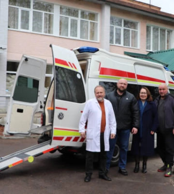 Олександрійській дитячій лікарні передали автомобіль з Великобританії 