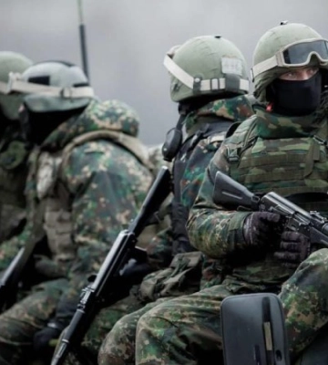 Окупанти вимагають від мешканців Нової Каховки терміново залишити помешкання і стягують техніку в житлові райони – ЦНС