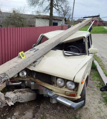 На Рівненщині двоє нетверезих водіїв на крадених авто скоїли ДТП
