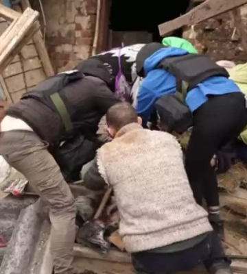 Журналісти сумського видання надали домедичну допомогу жінці, пораненій під час російського обстрілу