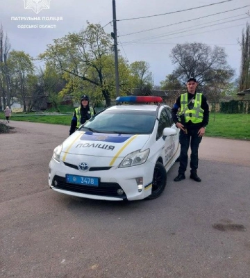 Одеські патрульні допомогли хворій дитині дістатися до лікарні