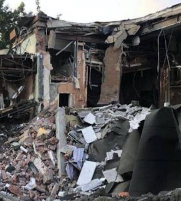 Чому в головному парку Запоріжжя не прибирають руїни ресторану, який зруйнувала ракета восени
