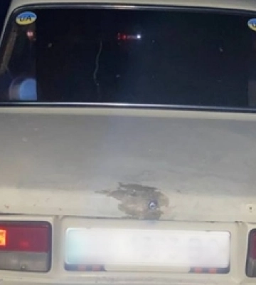 На блок-посту у Луцьку у водія виявили цілий багажник алкоголю невідомого походження