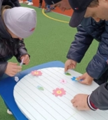Пацієнтам реабілітаційного центру у Вараші влаштували великодні забави