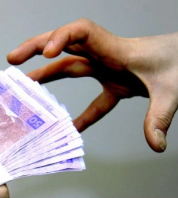 Представився працівником банку: у Миколаєві чоловіка ошукали на 74 тисячі гривень