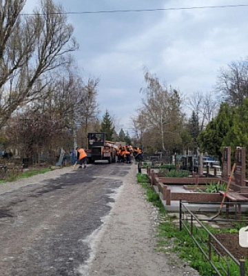 У Кривому Розі тривають роботи по очищенню від сміття кладовищ
