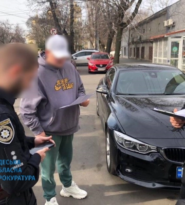 В Одесі шахрай отримав 300 тисяч гривень від волонтерів