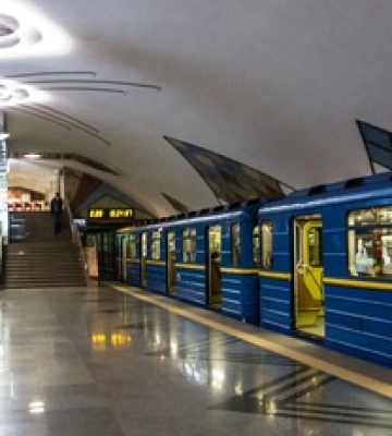 В Киеве на станциях метро нельзя оплатить проезд картой: что случилось