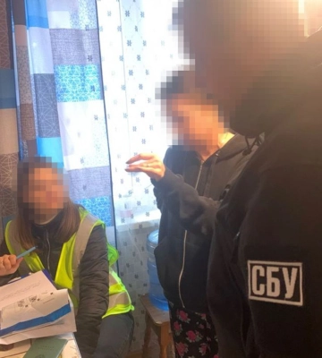 Чиновниця з «ДНР» евакуювалась до Києва та хотіла виїхати за кордон